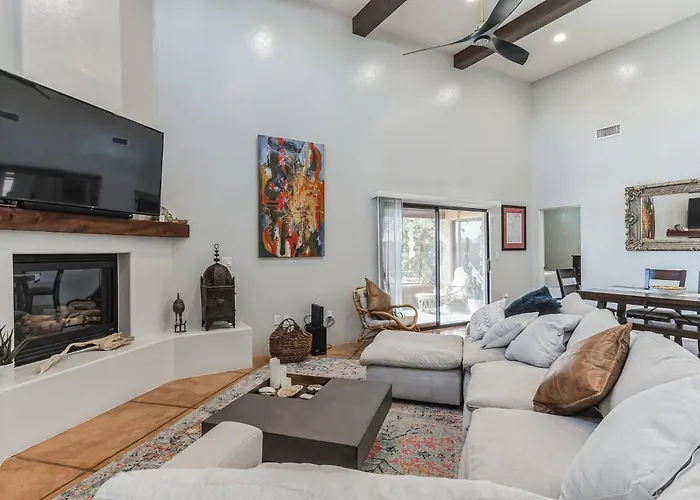 Pristine Placita | Spa-like Oasis W/ Pool & Views Holiday home *