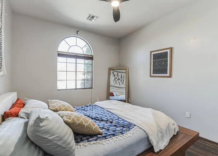 Pristine Placita | Spa-like Oasis W/ Pool & Views Holiday home