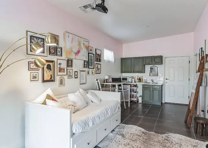 Pristine Placita | Spa-like Oasis W/ Pool & Views Holiday home *