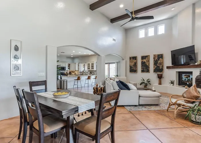 Pristine Placita | Spa-like Oasis W/ Pool & Views Holiday home *